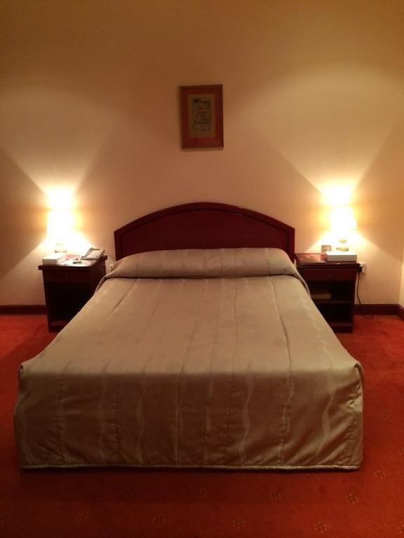 City Center Hotel Manama Oda fotoğraf